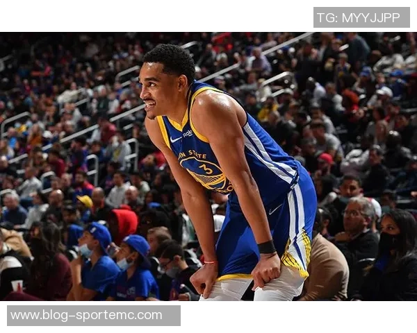 普尔表现低迷仅得7分关键时刻被教练弃用坐板凳引发热议 普尔表现低迷仅得7分关键时刻被教练弃用坐板凳引发热议