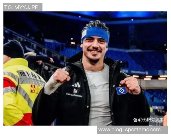 中卫外援拉莫斯身穿国安外套亮相训练场引发球迷热议 中卫外援拉莫斯身穿国安外套亮相训练场引发球迷热议