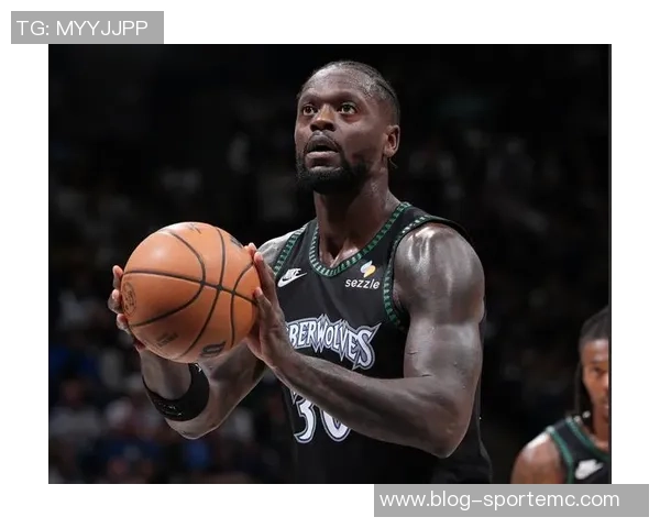 兰德尔表现出色17投10中贡献23分10篮板4助攻带领球队取得胜利